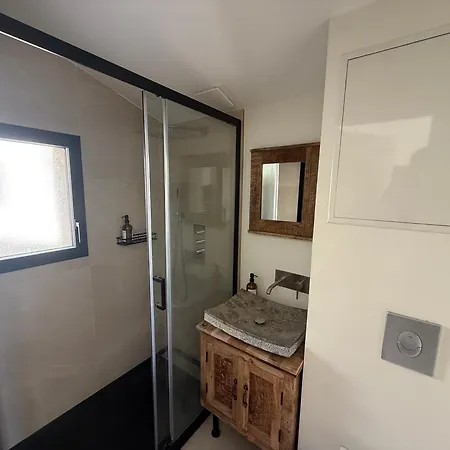 Neuf Avec Jardin Climatisation Smart Tv, Apartment